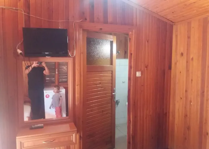 Bed and Breakfast Oll Garden Сіде