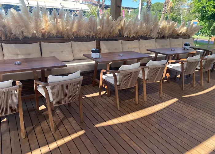 Side Meryam Suit Deluxe Hotel